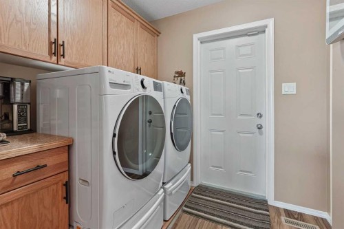 605 Sunridge Crescent West, Lethbridge, AB - Indoor Photo Showing Laundry Room