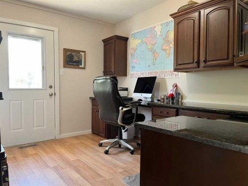 235S 50 West, Raymond, AB - Indoor Photo Showing Office