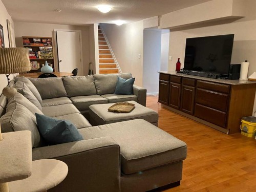 235S 50 West, Raymond, AB - Indoor Photo Showing Living Room