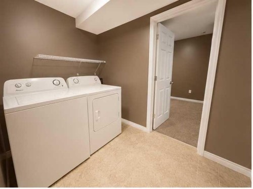 296 Cougar Way North, Lethbridge, AB - Indoor Photo Showing Laundry Room