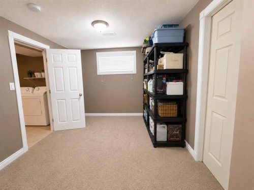 296 Cougar Way North, Lethbridge, AB - Indoor Photo Showing Other Room