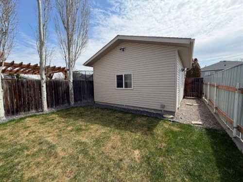 296 Cougar Way North, Lethbridge, AB - Outdoor