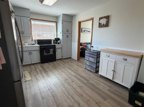 5025 41 Avenue, Taber, AB - Indoor