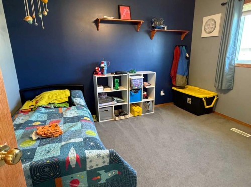 5025 41 Avenue, Taber, AB - Indoor Photo Showing Bedroom