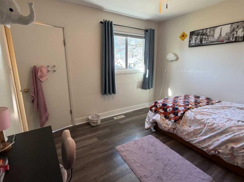 5025 41 Avenue, Taber, AB - Indoor Photo Showing Bedroom