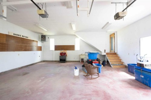 5 4 Street, Champion, AB - Indoor Photo Showing Garage