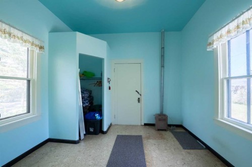 5 4 Street, Champion, AB - Indoor Photo Showing Other Room