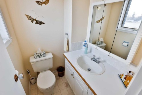 243 N 200 W, Raymond, AB - Indoor Photo Showing Bathroom