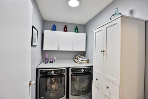 243 N 200 W, Raymond, AB - Indoor Photo Showing Laundry Room