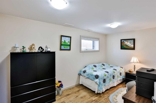 243 N 200 W, Raymond, AB - Indoor Photo Showing Bedroom