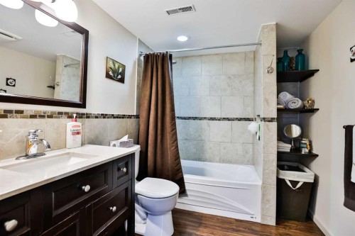 243 N 200 W, Raymond, AB - Indoor Photo Showing Bathroom