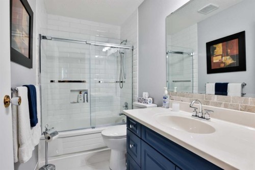 243 N 200 W, Raymond, AB - Indoor Photo Showing Bathroom