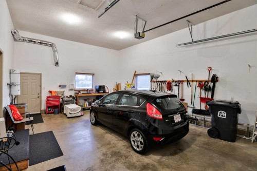 243 N 200 W, Raymond, AB - Indoor Photo Showing Garage