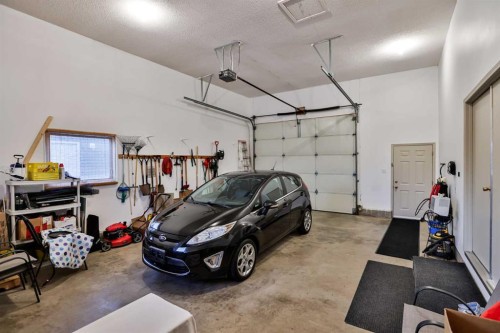 243 N 200 W, Raymond, AB - Indoor Photo Showing Garage