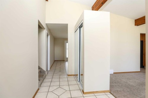9 Queens Road West, Lethbridge, AB - Indoor Photo Showing Other Room