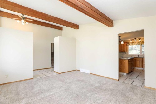 9 Queens Road West, Lethbridge, AB - Indoor Photo Showing Other Room