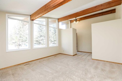9 Queens Road West, Lethbridge, AB - Indoor Photo Showing Other Room