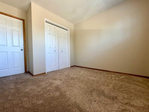 9 Queens Road West, Lethbridge, AB - Indoor Photo Showing Other Room