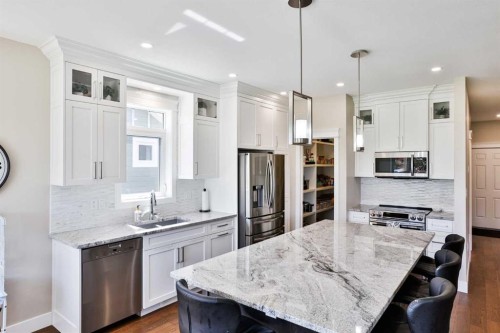 19 S 300 W, Raymond, AB - Indoor Photo Showing Kitchen With Stainless Steel Kitchen With Upgraded Kitchen