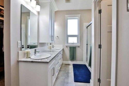 19 S 300 W, Raymond, AB - Indoor Photo Showing Bathroom
