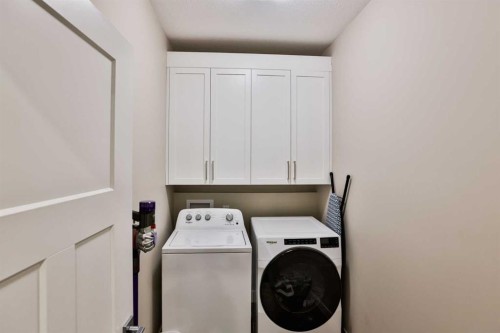19 S 300 W, Raymond, AB - Indoor Photo Showing Laundry Room