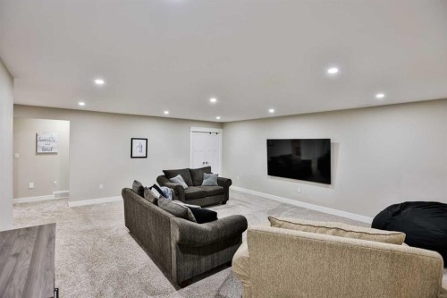 19 S 300 W, Raymond, AB - Indoor Photo Showing Basement