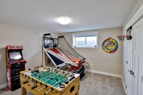 19 S 300 W, Raymond, AB - Indoor Photo Showing Bedroom