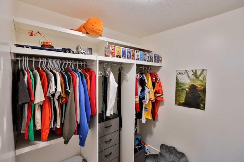 19 S 300 W, Raymond, AB - Indoor With Storage