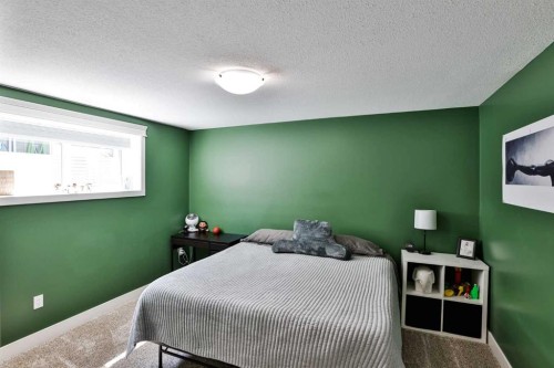 19 S 300 W, Raymond, AB - Indoor Photo Showing Bedroom