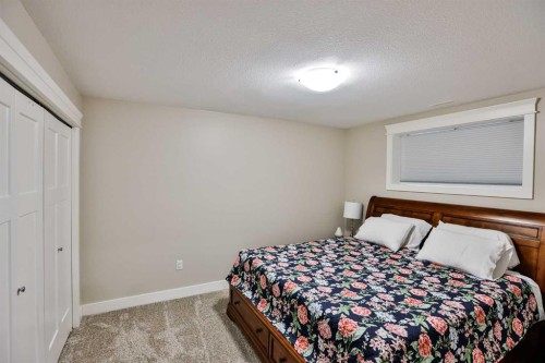 19 S 300 W, Raymond, AB - Indoor Photo Showing Bedroom