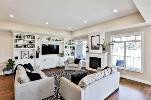 19 S 300 W, Raymond, AB - Indoor Photo Showing Living Room With Fireplace