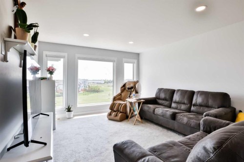 134 Greywolf Road North, Lethbridge, AB - Indoor Photo Showing Living Room