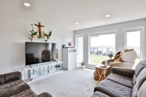 134 Greywolf Road North, Lethbridge, AB - Indoor Photo Showing Living Room