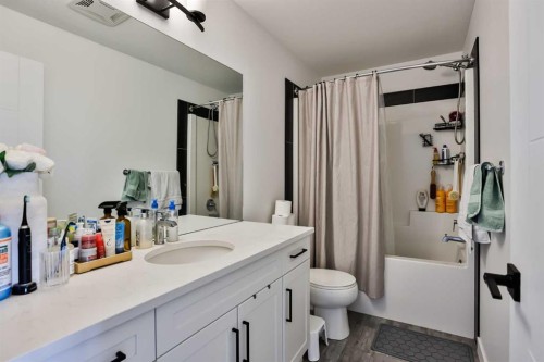 134 Greywolf Road North, Lethbridge, AB - Indoor Photo Showing Bathroom