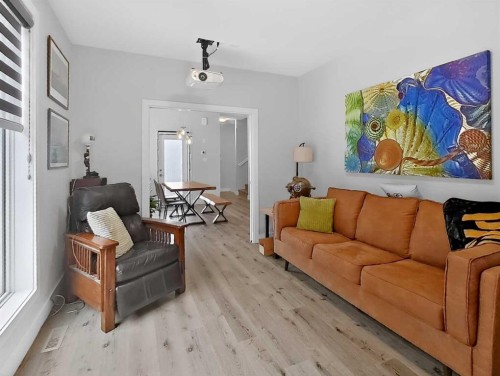 209 Southmore Place, Blairmore, AB - Indoor Photo Showing Living Room