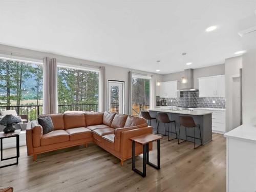 209 Southmore Place, Blairmore, AB - Indoor Photo Showing Living Room