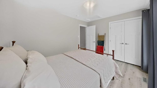 209 Southmore Place, Blairmore, AB - Indoor Photo Showing Bedroom
