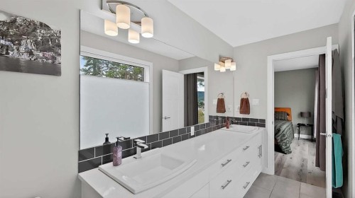209 Southmore Place, Blairmore, AB - Indoor Photo Showing Bathroom