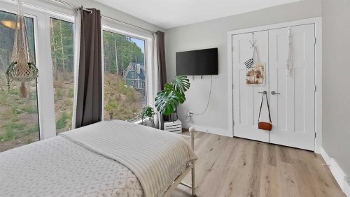 209 Southmore Place, Blairmore, AB - Indoor Photo Showing Bedroom