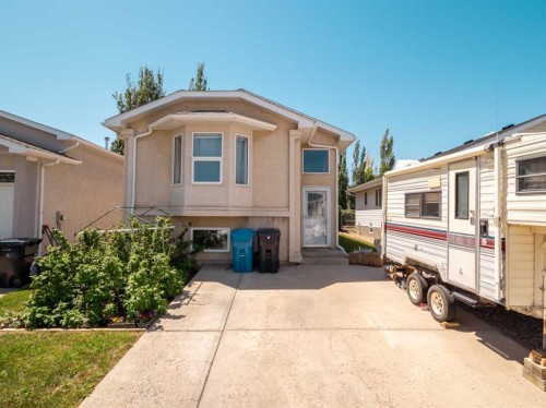 76 Blackfoot Crescent WEST Lethbridge, AB T1K 7P7