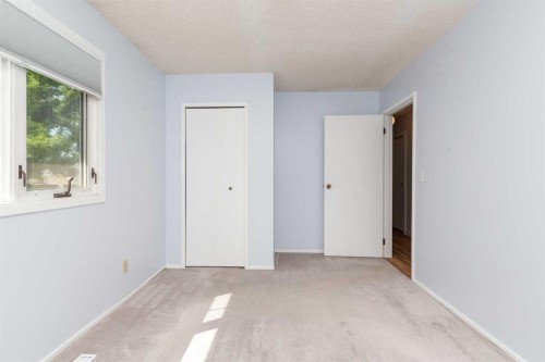 16 Simon Fraser Boulevard West, Lethbridge, AB 