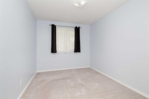 16 Simon Fraser Boulevard West, Lethbridge, AB 