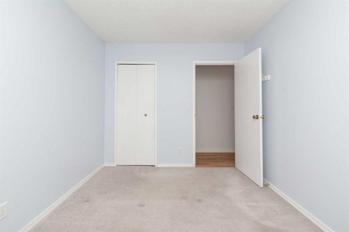 16 Simon Fraser Boulevard West, Lethbridge, AB 