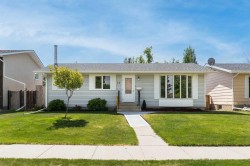 16 Simon Fraser Boulevard WESTLethbridge, AB T1K 4L4