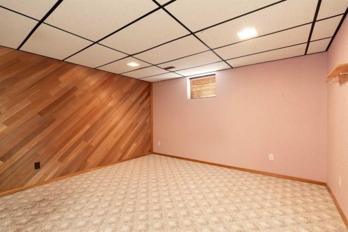 16 Simon Fraser Boulevard West, Lethbridge, AB 