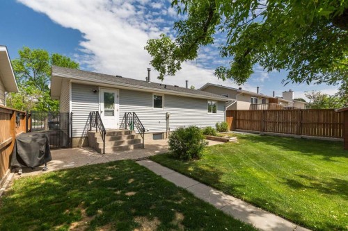 16 Simon Fraser Boulevard West, Lethbridge, AB 