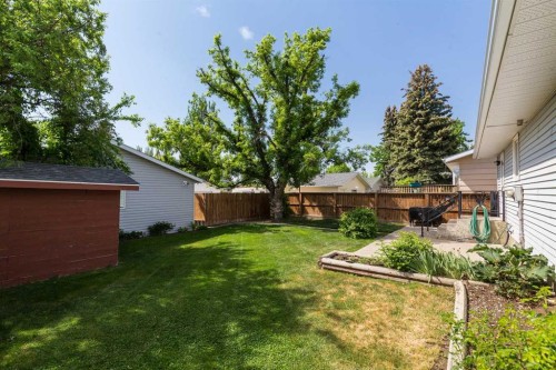 16 Simon Fraser Boulevard West, Lethbridge, AB 