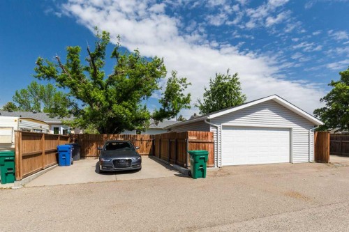 16 Simon Fraser Boulevard West, Lethbridge, AB 