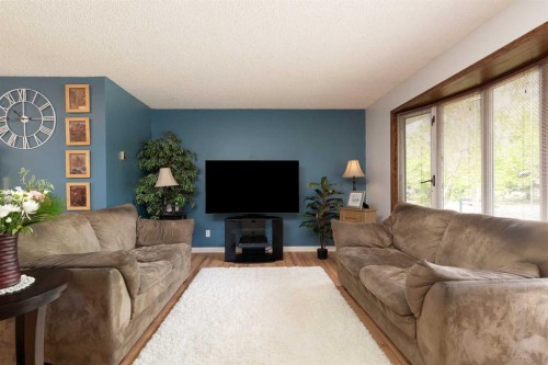16 Simon Fraser Boulevard West, Lethbridge, AB 