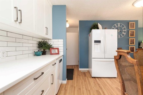 16 Simon Fraser Boulevard West, Lethbridge, AB 